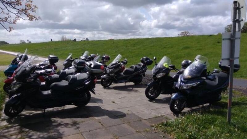 Rollerclub 2000: Fahrspaß für Biker im Kreis Stade seit fast 25 Jahren Augenweide für jeden Motorradfreak: Geballte PS-Kraft am Nordseedeich