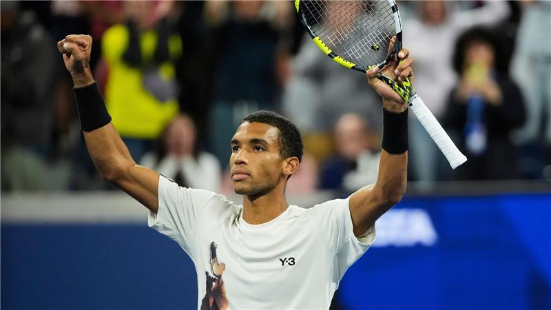 „Schlecht gespielt“: Zverev erlebt nächsten Grand-Slam-Frust Auger-Aliassime durfte sich für seine Überraschung feiern lassen.