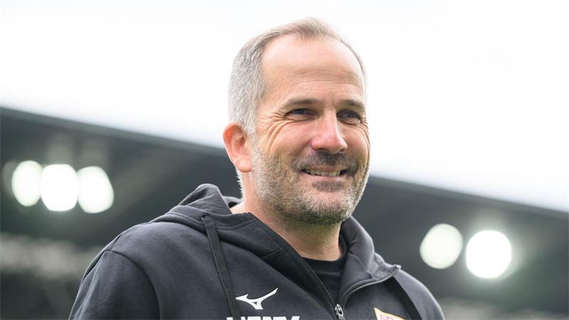 Klopp nominiert, Baum schwärmt: FCA-Shootingstar Behrens Augsburg-Trainer Manuel Baum hat derzeit gut lachen. (Archivbild)