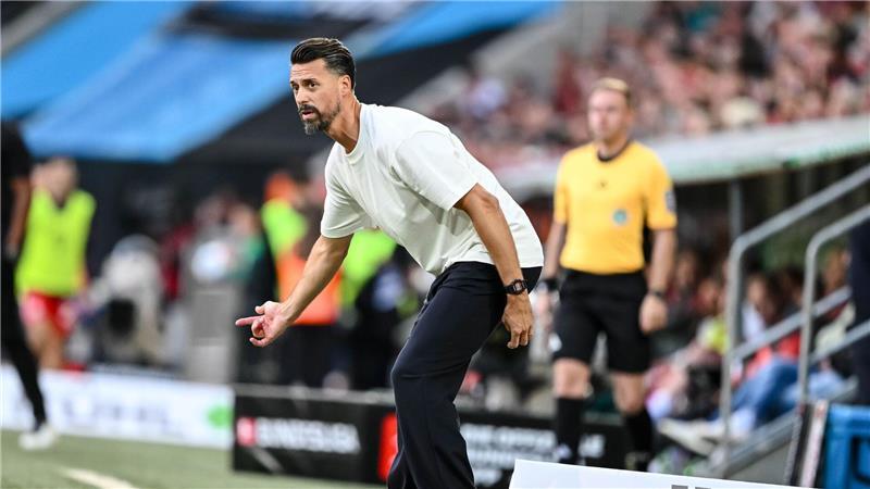 „Nicht perfekt“: Bayern bezwingen Wagners Augsburger Augsburg-Trainer Sandro Wagner zeigte sich am Seitenrand selten still.