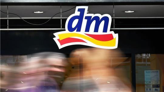Aus Gründen des Verbraucherschutzes ruft dm ein Handserum zurück. (Archivbild)
