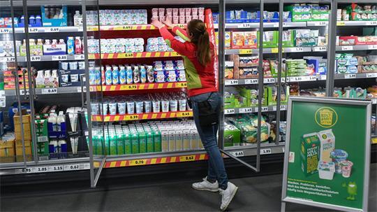 Aus Sicht des Milchindustrie-Verbands sprechen mehrere Faktoren für steigende Preise. (Archivbild)