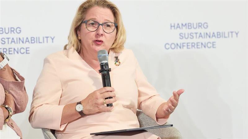 Schulze: Hamburger Nachhaltigkeitskonferenz erfolgreich Aus Sicht von Entwicklungsministerin Svenja Schulze (SPD) hat die Hamburger Nachhaltigkeitskonferenz einen gelungenen Start hingelegt.