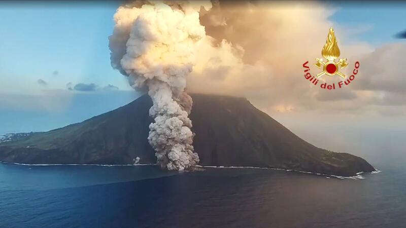 Stromboli kommt nicht zur Ruhe - Auch Ätna spuckt Aus Sorge vor einem schweren Ausbruch des Vulkans Stromboli gilt Alarmstufe rot.