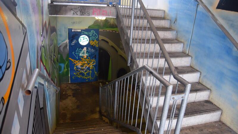 Neue Pläne für Stades Schmuddel-Parkhaus am Bahnhof Aus alten Zeiten: Die Parkpalette am Bahnhof macht selten einen gepflegten Eindruck. Das soll sich ändern.