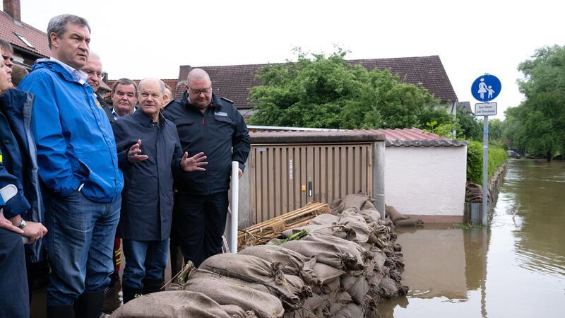 Aus bayerischer Sicht haben Bundespolitiker wie Olaf Scholz ihre Hilfsversprechen für die Hochwasseropfer im Freistaat nicht eingehalten. (Archivbild)