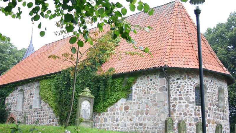 Aus dem 12. Jahrhundert: St. Petri auf der Horst in Burweg.