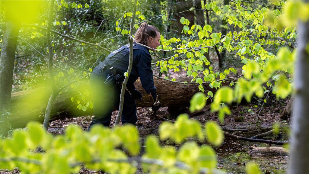 Aus dem Landkreis Stade sind zahlreiche Suchtrupps aus Feuerwehr und DLRG alarmi...