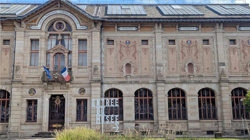 Nach dem Louvre-Coup: Frankreichs Museen im Visier Aus dem Porzellanmuseum Musée National Adrien Dubouche in Limoges wurden drei Objekte gestohlen. (Archivbild)