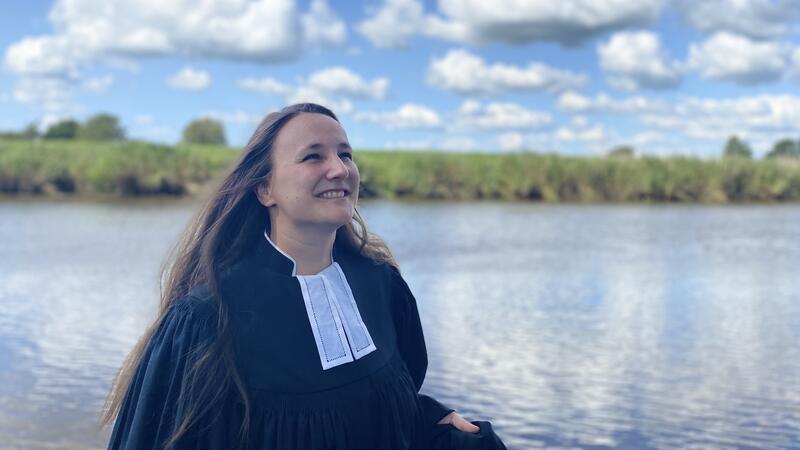 Pastorin Stephanie Müller wird am Sonntag offiziell ins Amt eingeführt Aus dem Probedienst ins Pfarramt: Pastorin Stephanie Müller freut sich, in der Kirchengemeinde Oldendorf bleiben zu können.