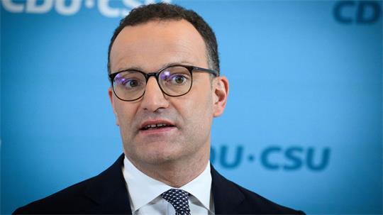 Aus dem Umfeld des Unionsfraktionschefs heißt es: „Jens Spahn leitet grundsätzlich aus seinem Privatleben keine politischen Forderungen ab.“ (Archivbild)