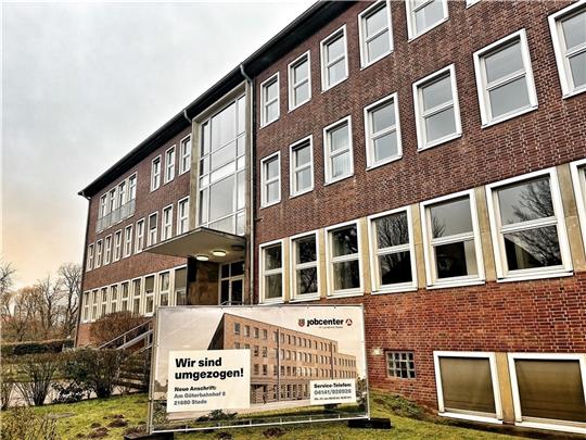 Aus dem ehemaligen Jobcenter in der Wiesenstraße 10 will die Stadt Stade in naher Zukunft eine Unterkunft für Geflüchtete machen. Foto: Richter