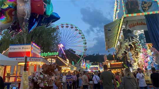 Aus dem schlauen Einfall einer Frau hat sich das jährliche Volksfest auf dem Neukloster Pfingstmarkt entwickelt.