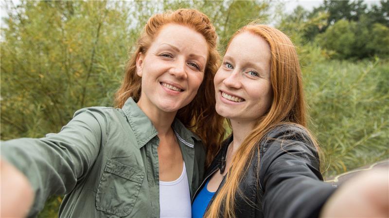 Aus den Augen verloren und nach Jahren wiedergefunden. Es klappt in rund jedem dritten Fall, dass man eine alte Freundschaft wiederbelebt, so der Test eines Freundschaftsexperten. (Symbolbild)