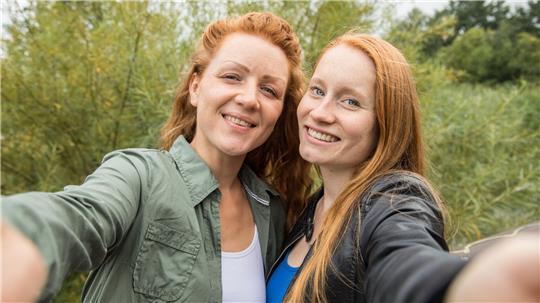 Aus den Augen verloren und nach Jahren wiedergefunden. Es klappt in rund jedem dritten Fall, dass man eine alte Freundschaft wiederbelebt, so der Test eines Freundschaftsexperten. (Symbolbild)