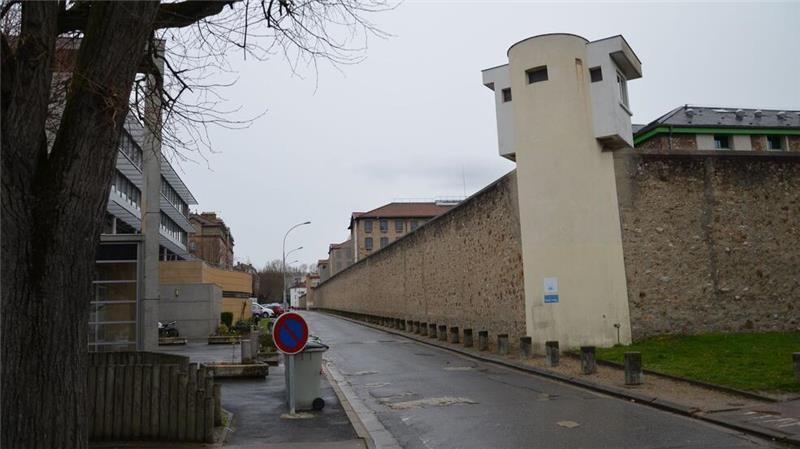 Millionen-Coup vereitelt – „Ausbrecherkönig“ gefasst Aus diesem Gefängnis im französischen Fresnes war Ferrara geflohen.