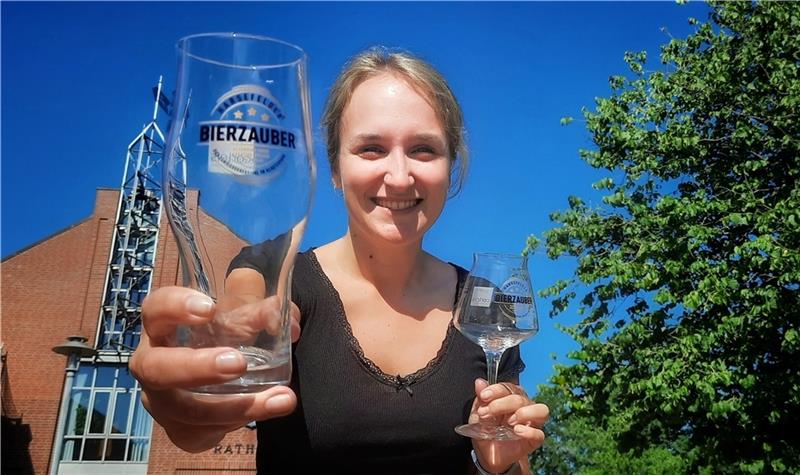 Aus diesem Glas schmeckt Craft Beer perfekt, findet Bierzauber-Organisatorin Lea Zimmermann. Das Probierglas mit Stiel gibt es beim Harsefelder Fest im Abverkauf zum günstigen Preis. Foto: Fehlbus