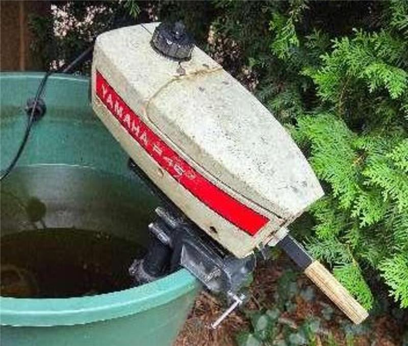 Aus einer Garage in Buxtehude stahlen Einbrecher zwei ältere Außenbordmotoren.