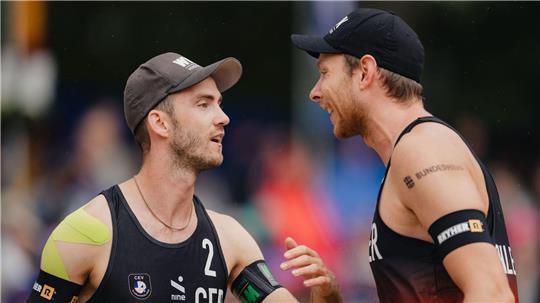 Aus im Viertelfinale beim Heim-Turnier: die Olympia-Zweiten Nils Ehlers (r) und Clemens Wickler 