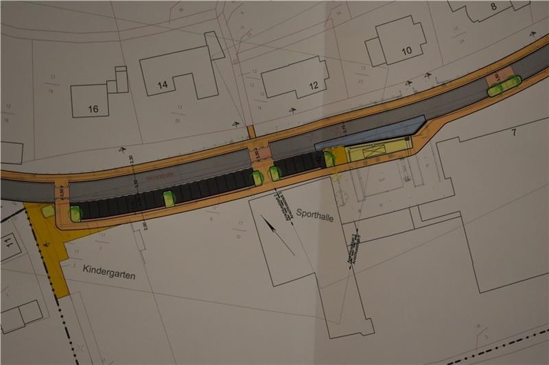 Ausbauplanung: Vor dem Kindergarten, der Sporthalle und der Grundschule an der Este sind Parkplätze und eine barrierefreie Bushaltestelle (rechts) geplant. Plan: Dittmer Ingenieure