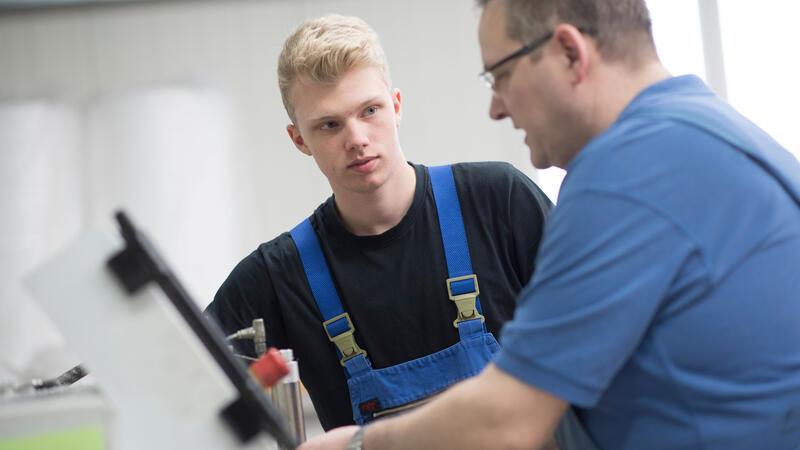 Thema Zwischenprüfung im Fokus: Ausbilder treffen sich zum Frühstück Ausbildung im Handwerk: Um das Thema „Zwischenprüfung - der erste Teil der Gesellenprüfung“ geht es beim Ausbilderfrühstück.