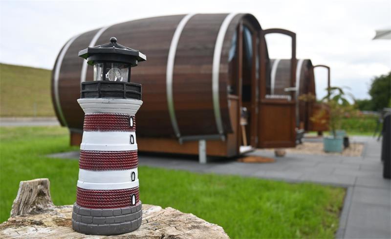 Schlafen neben Schafen: In Twielenfleth gibt es Übernachtungsfässer Ausgefallene Übernachtungsmöglichkeiten sind seit ein paar Jahren im Trend. Dazu gehören Campingfässer wie in Twielenfleth.