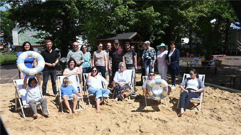 Ausgelassene Stimmung bei der feierlichen Eröffnung des ersten Bremervörder Citybeachs im Herzen der Stadt.
