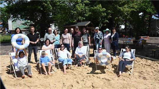 Ausgelassene Stimmung bei der feierlichen Eröffnung des ersten Bremervörder Citybeachs im Herzen der Stadt.