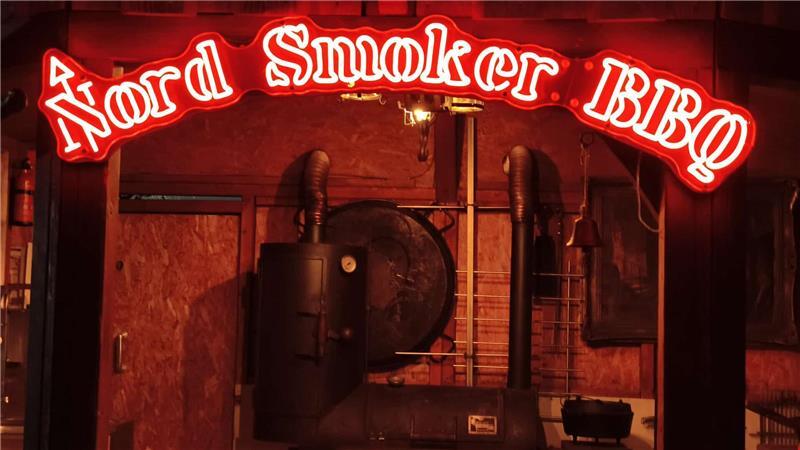 Raucharoma und Zeit: Himmelpfortener gibt Tipps fürs Grillen im Smoker Ausgestattet mit allen Grill-Schikanen und Smoker: die Barbecue-Hütte.