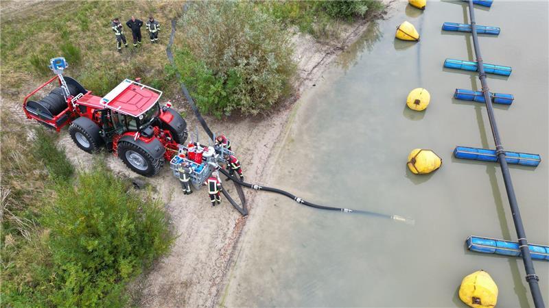 Ausgestattet werden kann der Trecker zum Beispiel mit einer Hochwasserpumpe.