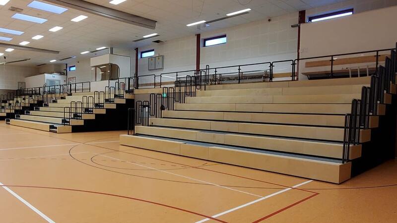 Ausgezogen: Blick auf die neue Tribüne der Sporthalle in Jork.