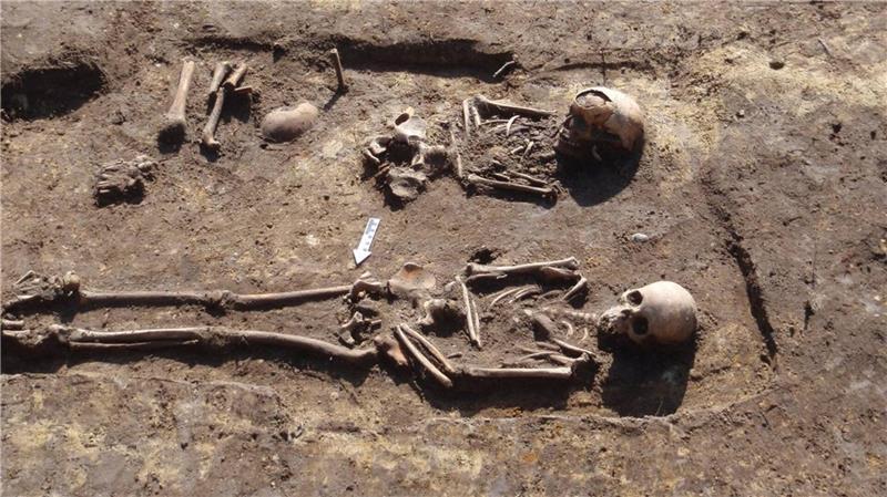 Ausgrabung auf dem Oldendorfer Kirchhof. Die Skelette wurden untersucht. Die Ergebnisse bescheinigen katastrophale Lebensumstände.