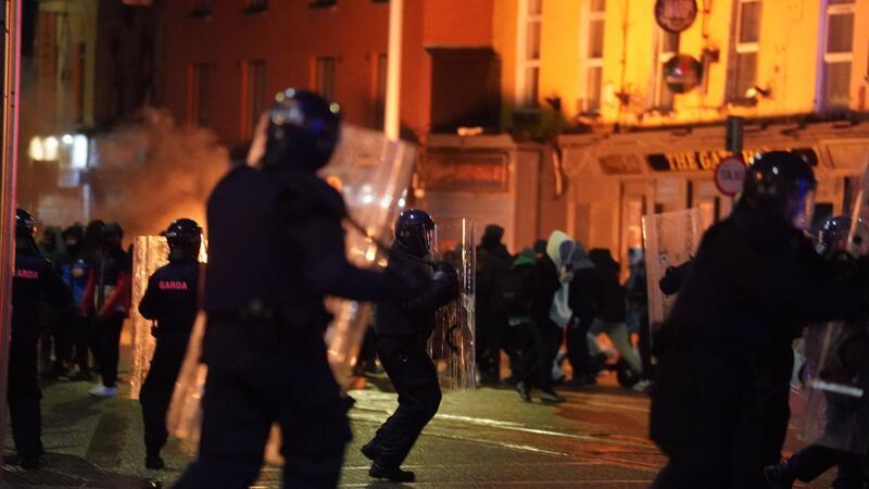 Ausschreitungen in Dublin nach der Messerattacke.