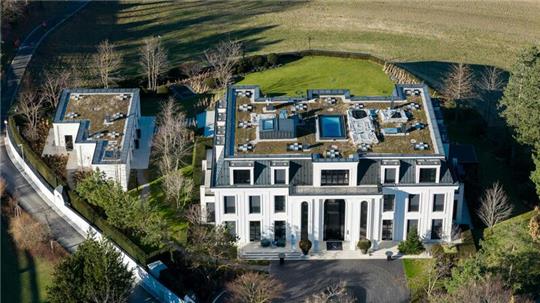 Außenansicht der von Signa-Gründer R. Benko privat genutzten Villa.