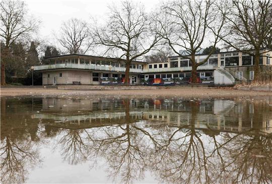 Aussenansicht des zur Zeit geschlossenen Café Seeterrassen im Park Planten un Blomen. Foto: Christian Charisius/dpa