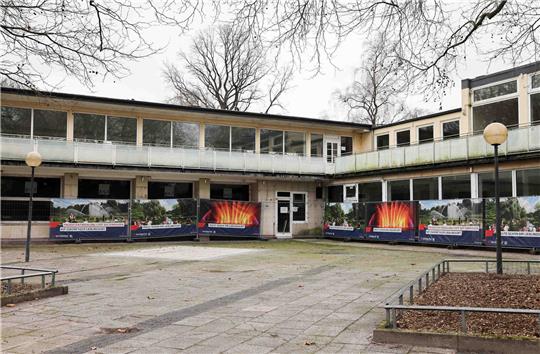 Außenansicht des zur Zeit geschlossenen „Cafe Seeterrassen“ im Park Planten un Blomen. Foto: Christian Charisius/dpa