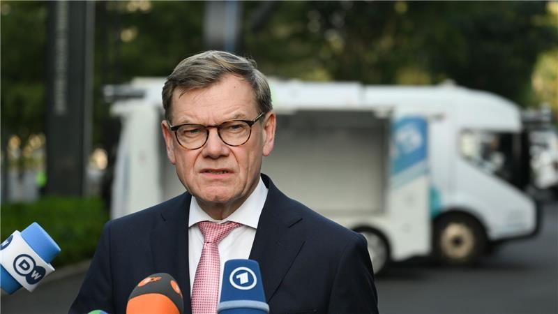 Außenminister Johann Wadephul (CDU) äußert sich zum Abschluss seines Besuchs in China auf eine Frage hin auch zu den Verhandlungen über eine Friedenslösung in der Ukraine.