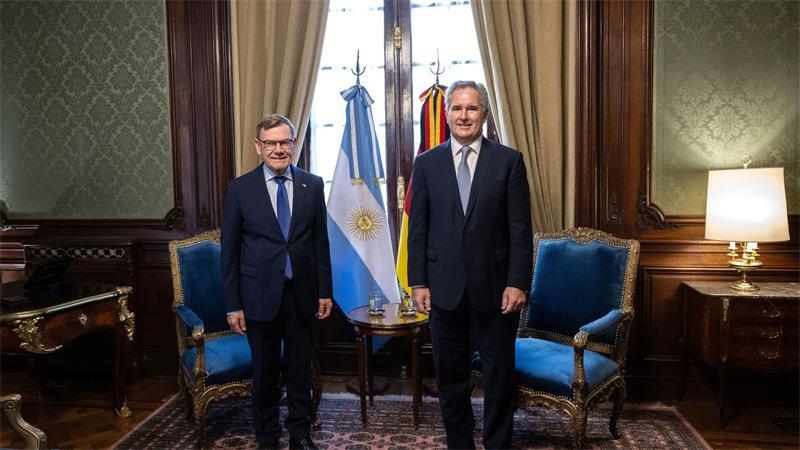 Außenminister Johann Wadephul (CDU, l.) beim Treffen mit seinem argentinischen Kollegen Pablo Quirno in der Hauptstadt Buenos Aires.