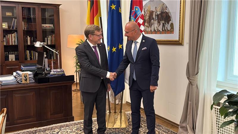 Wadephul will EU-Prozess für Westbalkanländer ankurbeln Außenminister Johann Wadephul (CDU) wird von seinem kroatischen Kollegen Gordan Grlic Radman in der Hauptstadt Zagreb zum Antrittsbesuch empfangen.