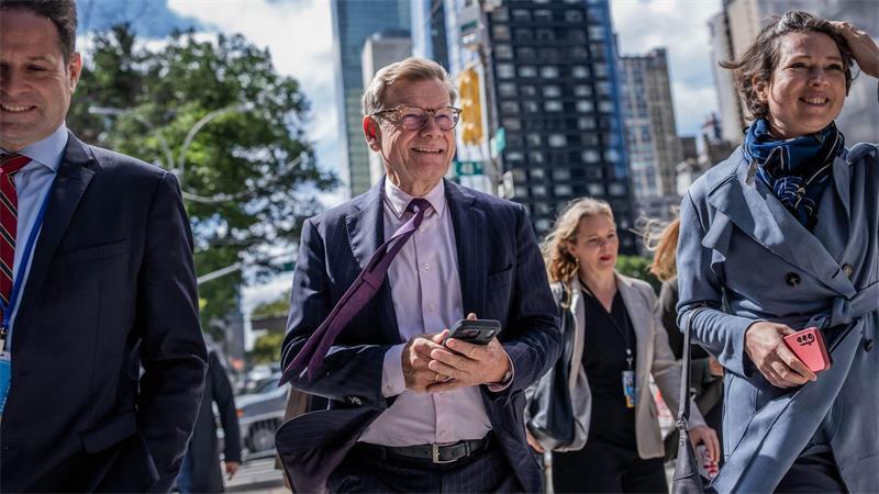 Außenminister Wadephul (CDU) geht mit seiner Delegation nach Gesprächen bei der UN-Generalversammlung durch die Straßen von Manhattan zur Deutschen Ständigen Vertretung.