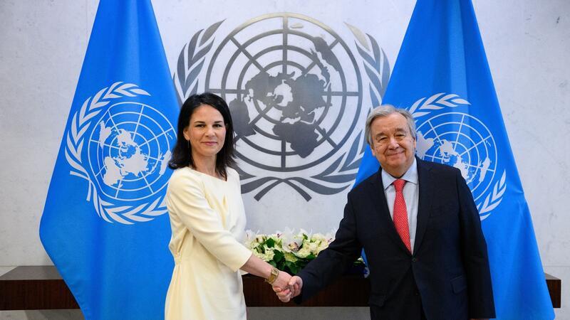 Außenministerin Annalena Baerbock und UN-Generalsekretär António Guterres treffen sich zu einem Gespräch im UN-Hauptquartier.