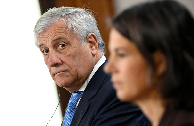 EU-Asylreform: Italien stört sich an ziviler Seenotrettung Außenministerin Annalena Baerbock und ihr italienischer Amtskollege Antonio Tajani. Rom hat eine kritische Haltung zu zivilen Seenotrettern und deren Finanzierung durch Deutschland.