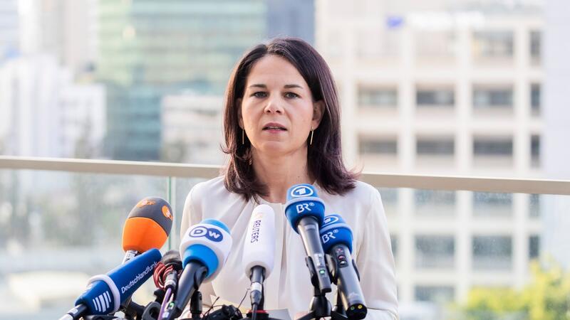 Baerbock: Menschen in Israel nicht gegen Palästinenser ausspielen Außenministerin Annalena Baerbock warnt vor einseitiger Parteinahme mit Blick auf den Gaza-Krieg.
