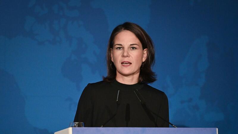 Außenministerin Baerbock über Ukraine-Hilfe: „Unsere Unterstützung wird gerade auch für das nächste Jahr massiv weiter ausgebaut werden“.
