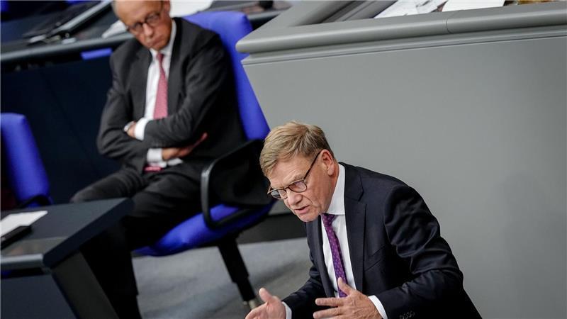 „Außenpolitik aus einem Guss“ zwischen Kanzleramt und Auswärtigem Amt: Außenminister Johann Wadephul zieht eine positive Zwischenbilanz der Zusammenarbeit mit Kanzler Friedrich Merz (beide CDU).