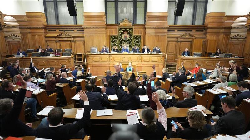 Außer der Linksfraktion stimmten alle Fraktionen für den Bau der neuen Oper. 