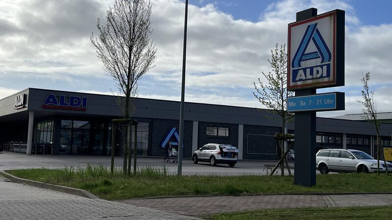 Jork will Lebensmittelmarkt in Estebrügge ansiedeln Außerhalb des Ortszentrum gibt es mit Aldi lediglich einen größeren Markt. Das soll in Jork-Borstel auch so bleiben - über einen zentralen Versorgungsbereich.