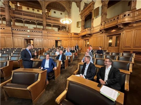 Austausch in der Hamburger Bürgerschaft: Landrat Kai Seefried traf mit Bürgermeister Matthias Riel (Jork) und einer CDU-Delegation auf die Spitzen der Hamburger Christdemokraten. Foto: Vasel