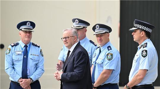 Australiens Premier Albanese kündigt Beratungen über eine Verschärfung der Waffengesetze an. 