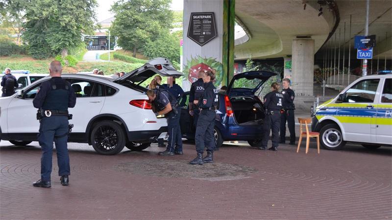 Darum kontrollierten Polizei und Zoll am Stader Bahnhof Autofahrer gerieten im Stader Bahnhofsumfeld ins Visier der Polizeikontrolle.